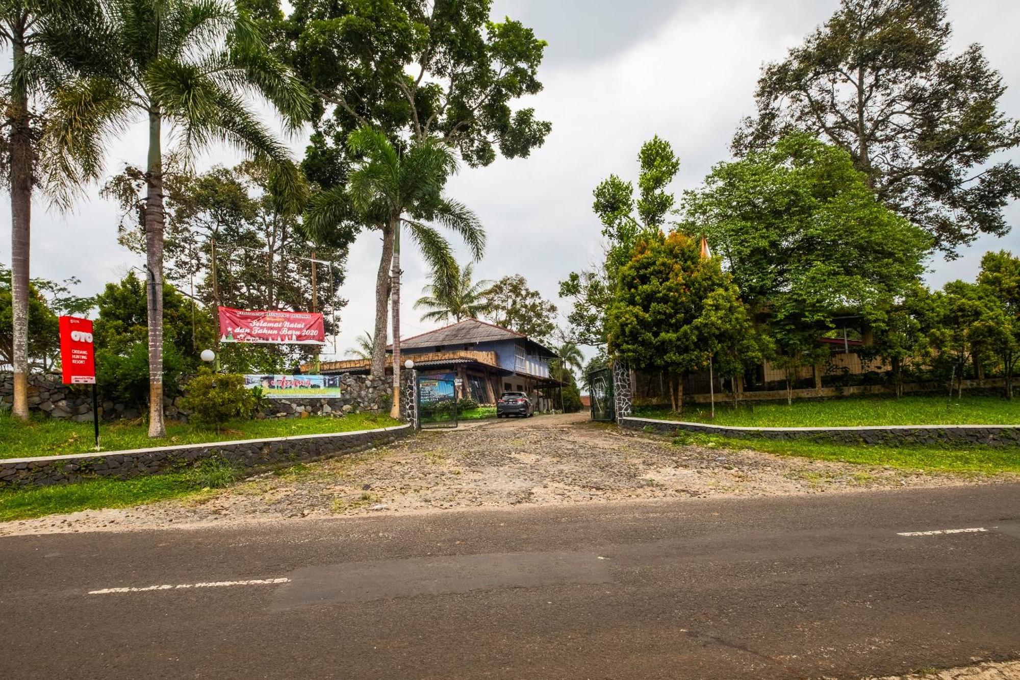 Oyo 2278 Cikidang Hunting Resort Sukabumi Zewnętrze zdjęcie