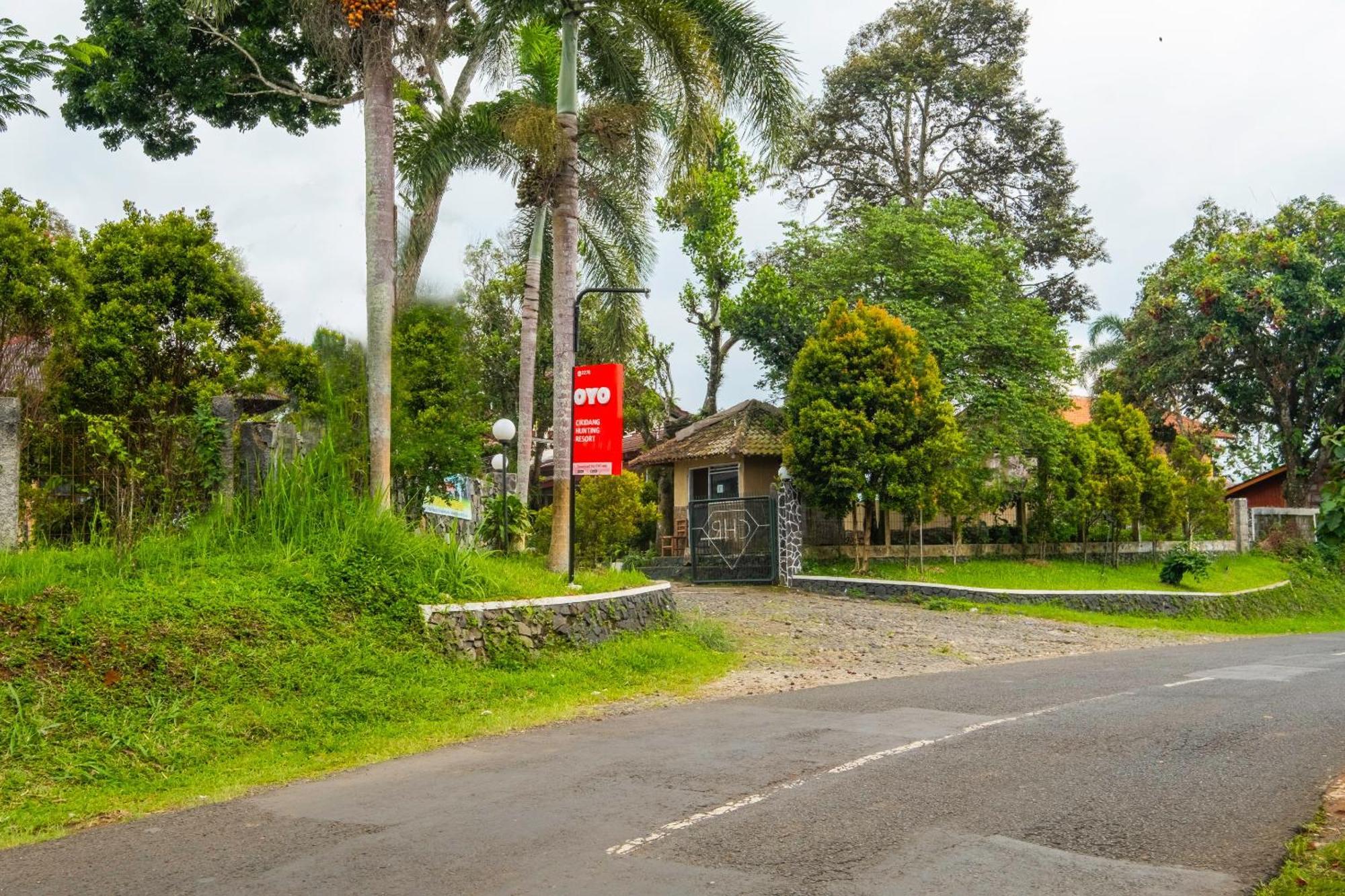 Oyo 2278 Cikidang Hunting Resort Sukabumi Zewnętrze zdjęcie